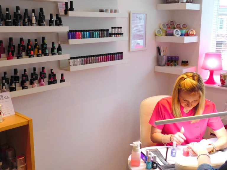 DaisyNails Sparkles and Smiles